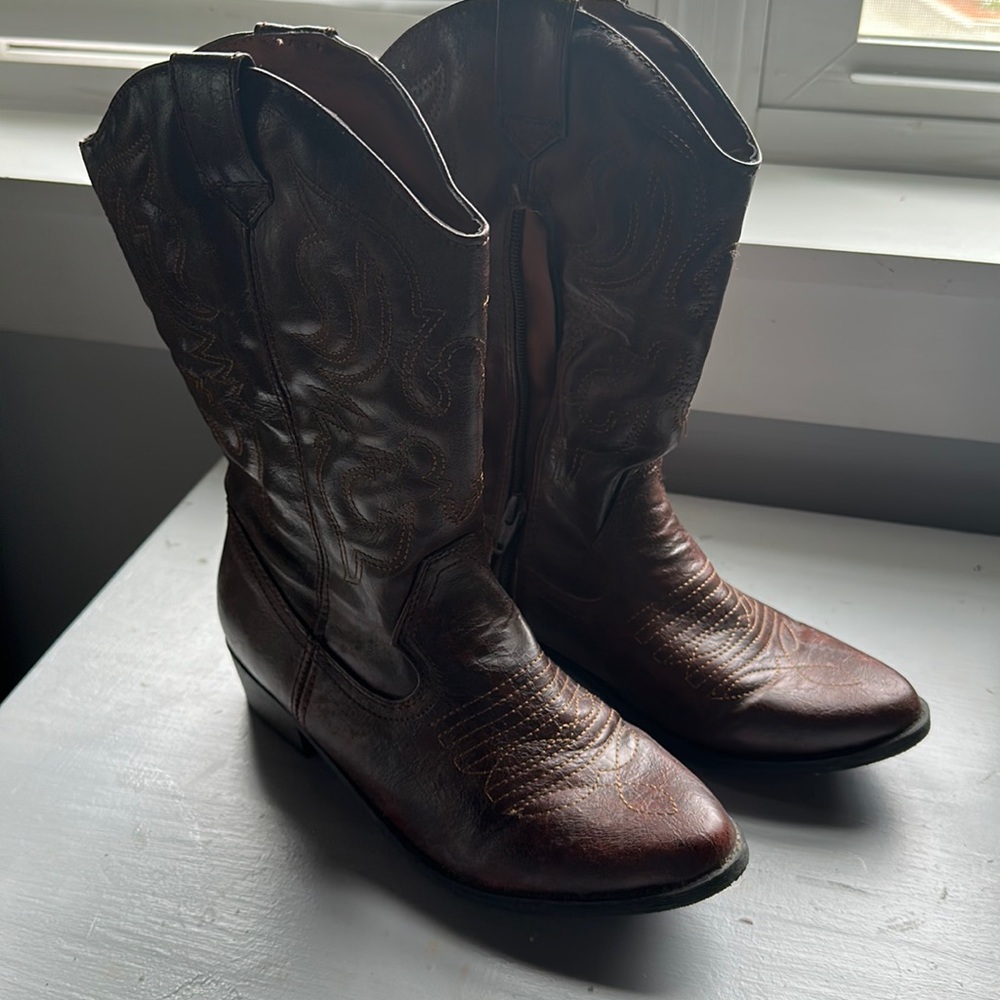 Cowboy boots worn once size 6
